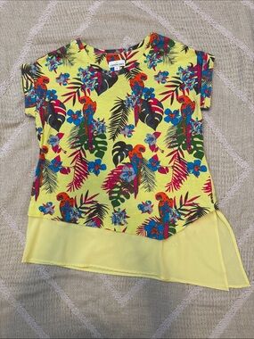 Lemon Way Tropical Parrot Print Asymmetrical Hem Top Medium Yellow Floral Tee